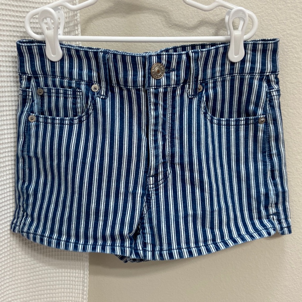 Women’s American Eagle Outfitters Blue Nautical Striped Jean Shorts. Size 4.